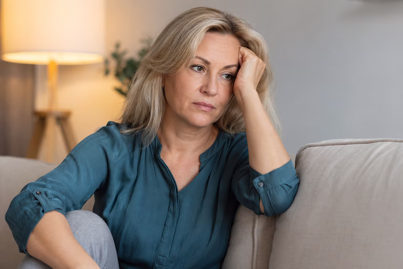 Comparison chart showing overlapping and distinct symptoms of perimenopause and depression in women in their 40s and 50s